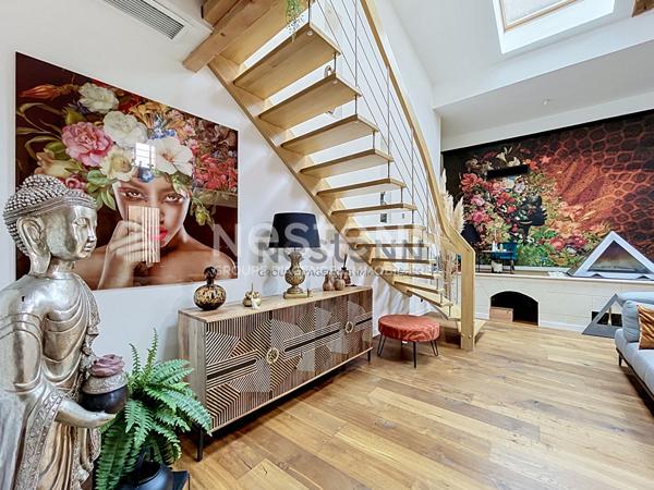 Maison en pierre rénovée 212 m²  à Cambes