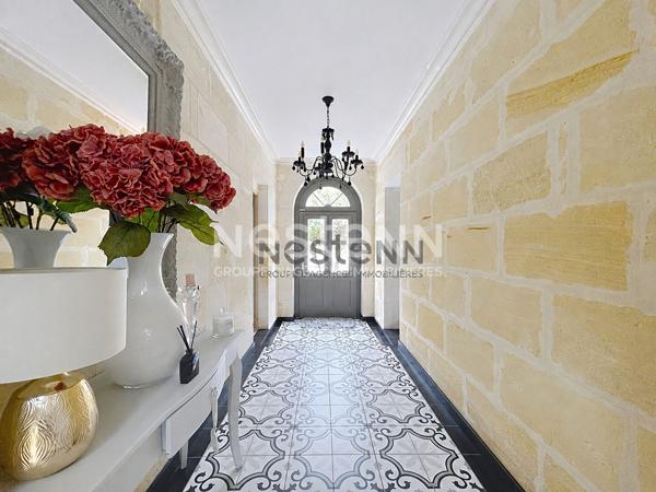 Maison en pierre rénovée 212 m²  à Cambes