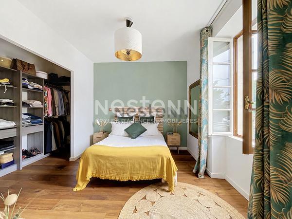 Maison en pierre rénovée 212 m²  à Cambes