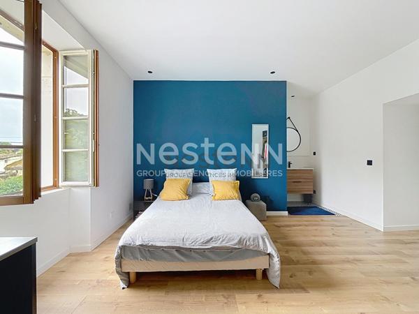 Maison en pierre rénovée 212 m²  à Cambes