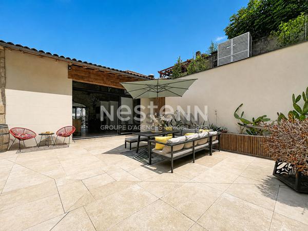 Maison en pierre rénovée 212 m²  à Cambes