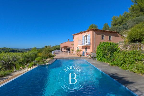 Sanary-sur-Mer, Maison 4 Chambres -  240 m² à vendre