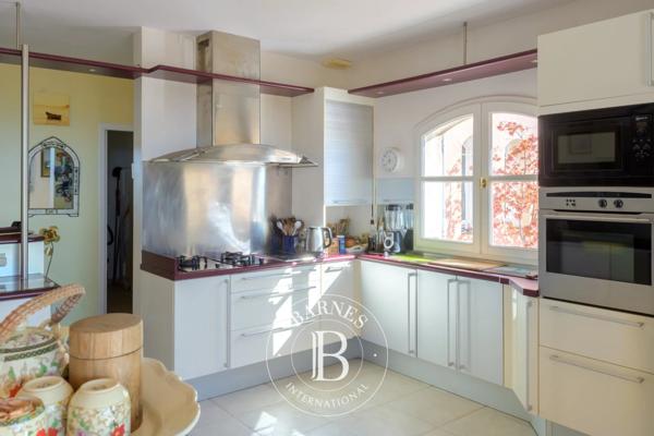 Sanary-sur-Mer, Maison 4 Chambres -  240 m² à vendre