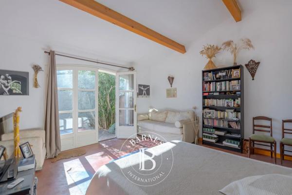 Sanary-sur-Mer, Maison 4 Chambres -  240 m² à vendre