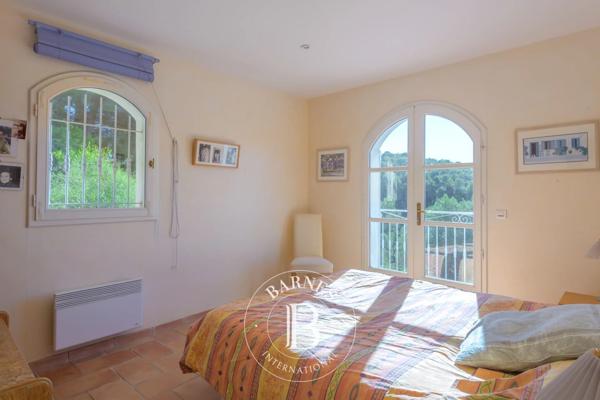 Sanary-sur-Mer, Maison 4 Chambres -  240 m² à vendre