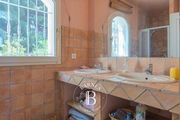Sanary-sur-Mer, Maison 4 Chambres -  240 m² à vendre