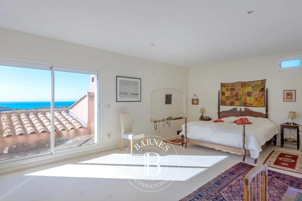 Sanary-sur-Mer, Maison 4 Chambres -  240 m² à vendre