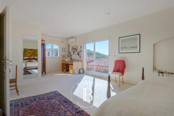 Sanary-sur-Mer, Maison 4 Chambres -  240 m² à vendre