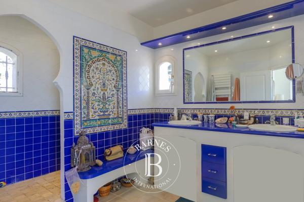 Sanary-sur-Mer, Maison 4 Chambres -  240 m² à vendre