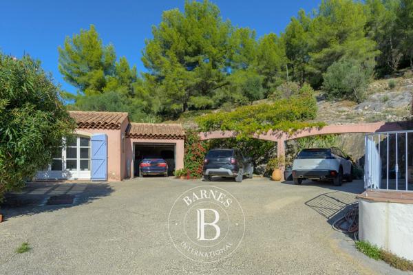 Sanary-sur-Mer, Maison 4 Chambres -  240 m² à vendre