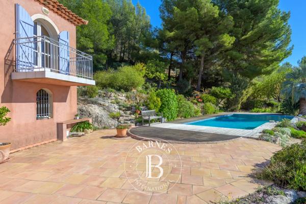 Sanary-sur-Mer, Maison 4 Chambres -  240 m² à vendre