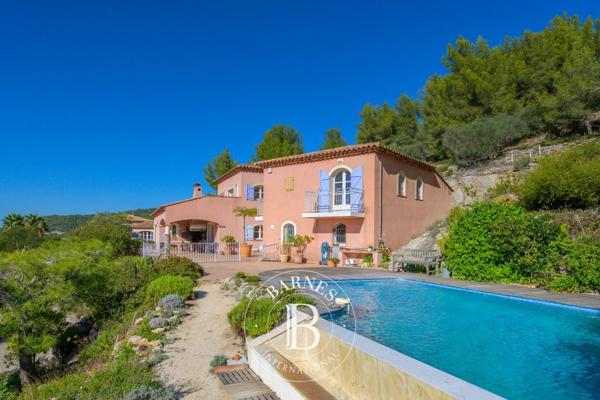 Sanary-sur-Mer, Maison 4 Chambres -  240 m² à vendre
