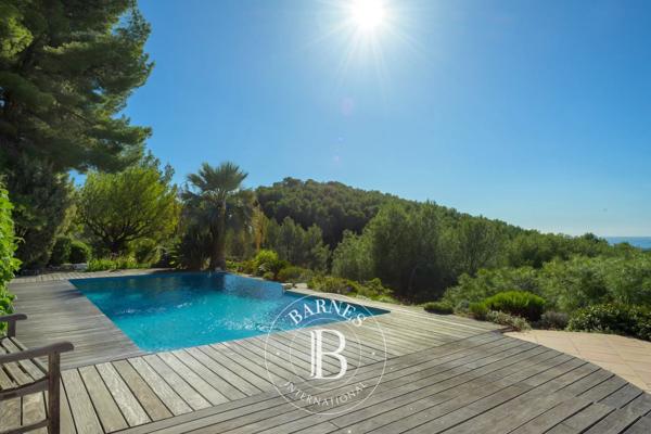 Sanary-sur-Mer, Maison 4 Chambres -  240 m² à vendre
