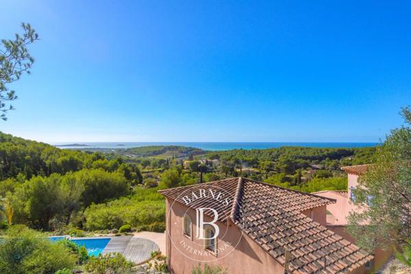 Sanary-sur-Mer, Maison 4 Chambres -  240 m² à vendre