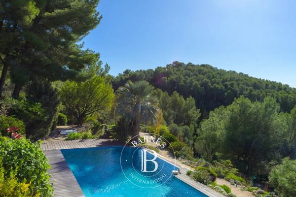Sanary-sur-Mer, Maison 4 Chambres -  240 m² à vendre