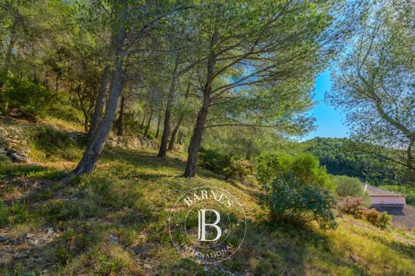 Sanary-sur-Mer, Maison 4 Chambres -  240 m² à vendre