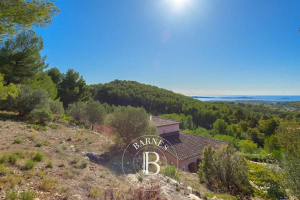 Sanary-sur-Mer, Maison 4 Chambres -  240 m² à vendre