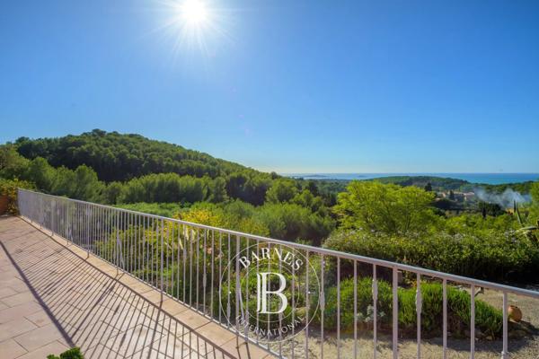 Sanary-sur-Mer, Maison 4 Chambres -  240 m² à vendre