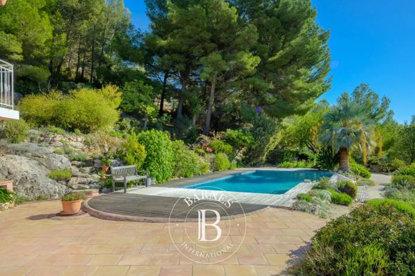 Sanary-sur-Mer, Maison 4 Chambres -  240 m² à vendre