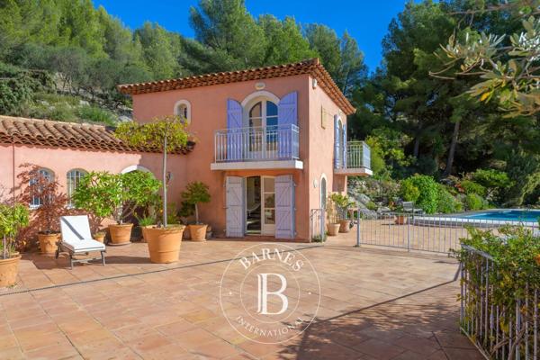 Sanary-sur-Mer, Maison 4 Chambres -  240 m² à vendre