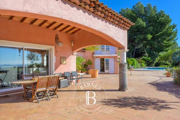 Sanary-sur-Mer, Maison 4 Chambres -  240 m² à vendre