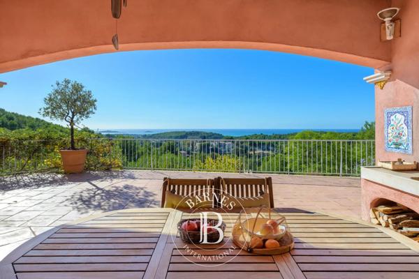 Sanary-sur-Mer, Maison 4 Chambres -  240 m² à vendre