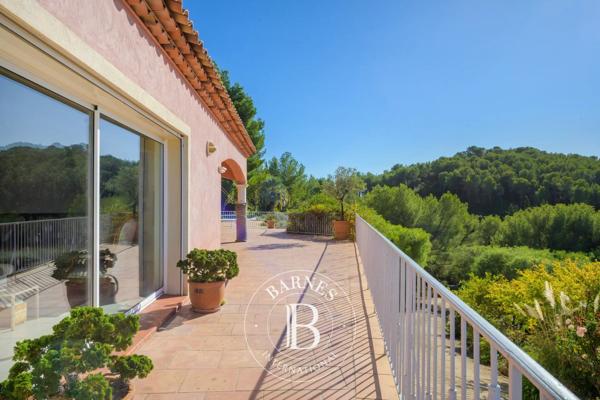 Sanary-sur-Mer, Maison 4 Chambres -  240 m² à vendre