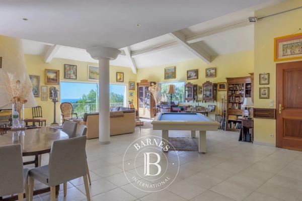 Sanary-sur-Mer, Maison 4 Chambres -  240 m² à vendre