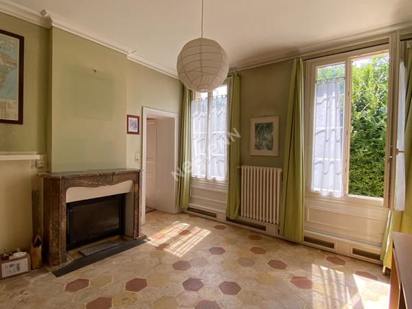 Maison de Maître à Poncé sur le Loir (72340) avec dépendances et terrain