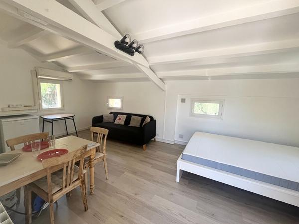 Luynes - Studio meublé climatisé avec terrasse et parking