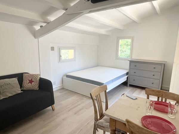 Luynes - Studio meublé climatisé avec terrasse et parking