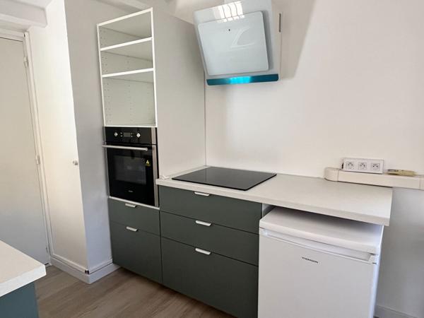 Luynes - Studio meublé climatisé avec terrasse et parking