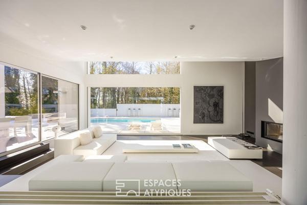 Contemporaine d’exception dans son écrin verdoyant