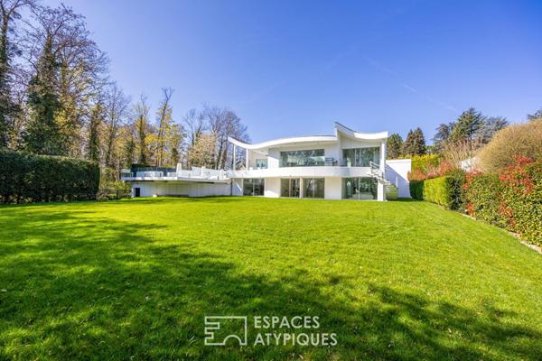 Contemporaine d’exception dans son écrin verdoyant
