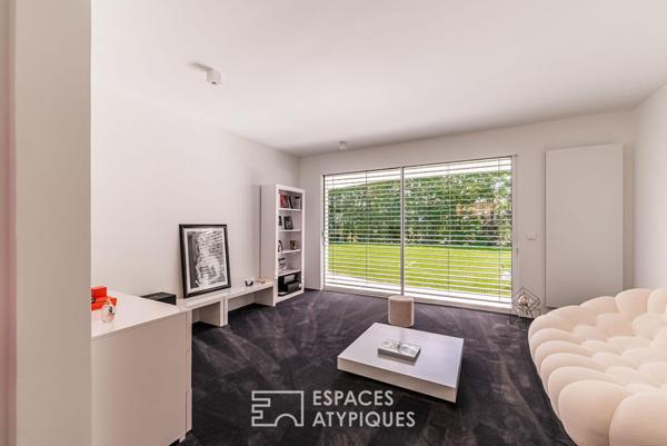 Contemporaine d’exception dans son écrin verdoyant