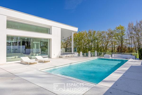 Contemporaine d’exception dans son écrin verdoyant