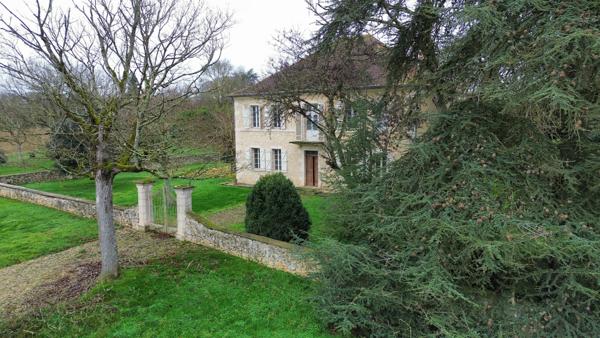 Mauvezin (32120) Propriété d’Exception – Maison de Maître à Réinventer – Dépendances – Environnement Préservé.