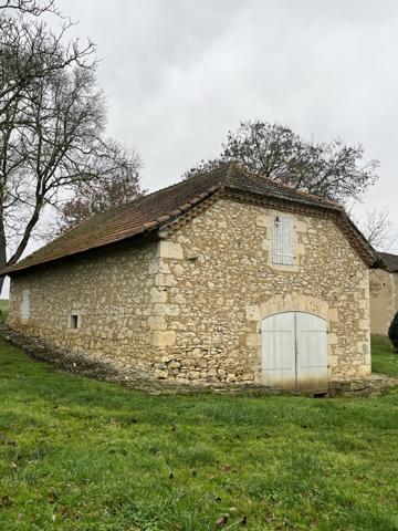 Mauvezin (32120) Propriété d’Exception – Maison de Maître à Réinventer – Dépendances – Environnement Préservé.