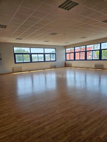 Local commercial de 350 m2 à vendre à ORGEVAL (78)
