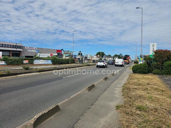 Local commercial de 350 m2 à vendre à ORGEVAL (78)