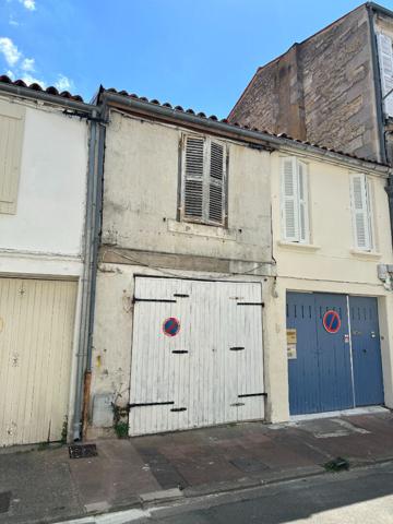 IMMEUBLE / MAISON AVEC GARAGES ? HYPERCENTRE - 62.33 m2