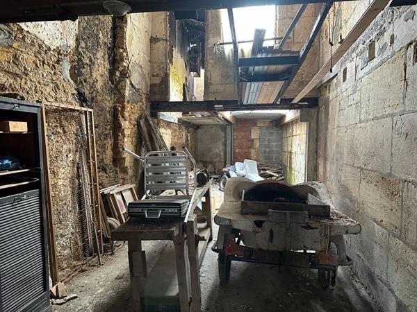 IMMEUBLE / MAISON AVEC GARAGES ? HYPERCENTRE - 62.33 m2