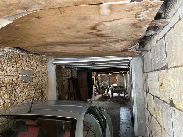 IMMEUBLE / MAISON AVEC GARAGES ? HYPERCENTRE - 62.33 m2