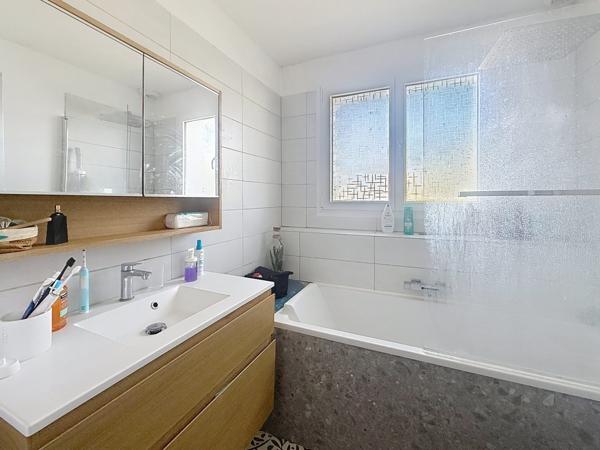 À vendre - Maison individuelle, 6 pièces située à Montlouis-sur-Loire (37270)