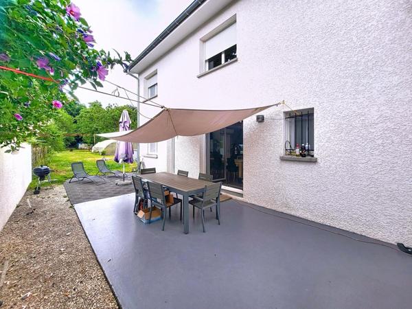 Au coeur de CHAVANOZ - VILLA de 120 m² / 2 niv. Récente de 2018 sur 1725 m² clos