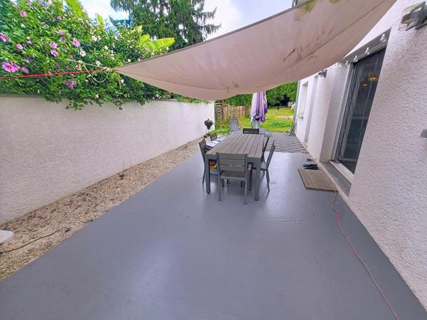 Au coeur de CHAVANOZ - VILLA de 120 m² / 2 niv. Récente de 2018 sur 1725 m² clos