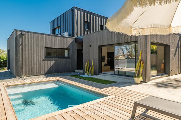 Maison d’architecte avec piscine et garage
