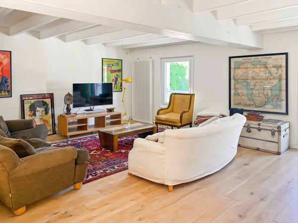 Maison à vendre 7 pièces GRILLY (01)