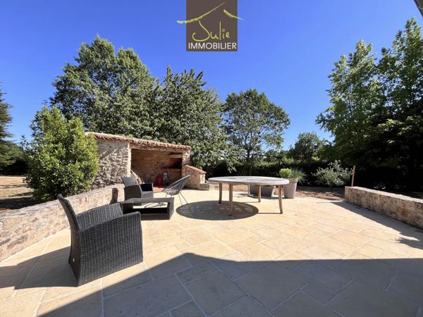 Propriété de plain-pied dans un joli parc clos de 3642m²