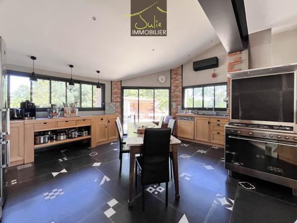 Propriété de plain-pied dans un joli parc clos de 3642m²